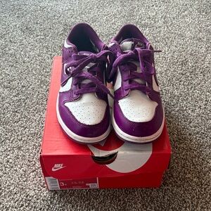 Nike Kids Sneakers in Purple and White